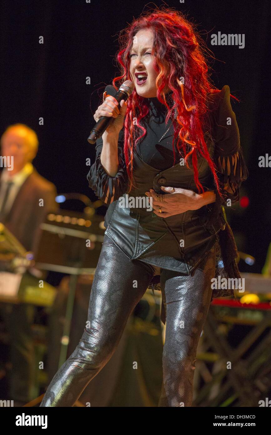 Cyndi lauper hi-res stock photography and images - Alamy