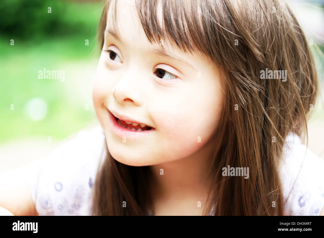 Portrait of beautiful young girl smiling in the park Stock Photo - Alamy