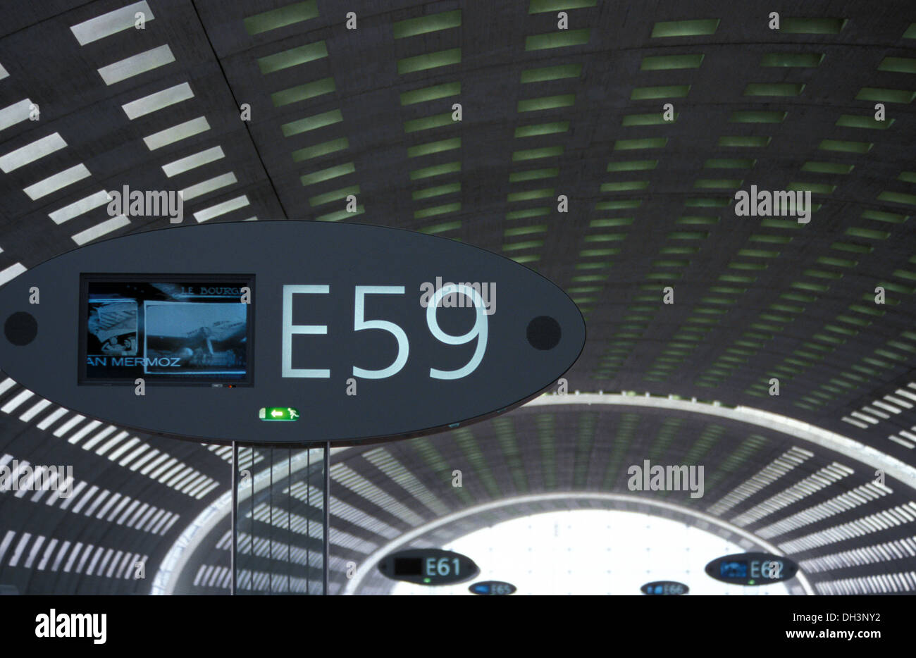 Paris Terminal CDG 2E prior to collapse on 23 May 2004 Stock Photo Alamy