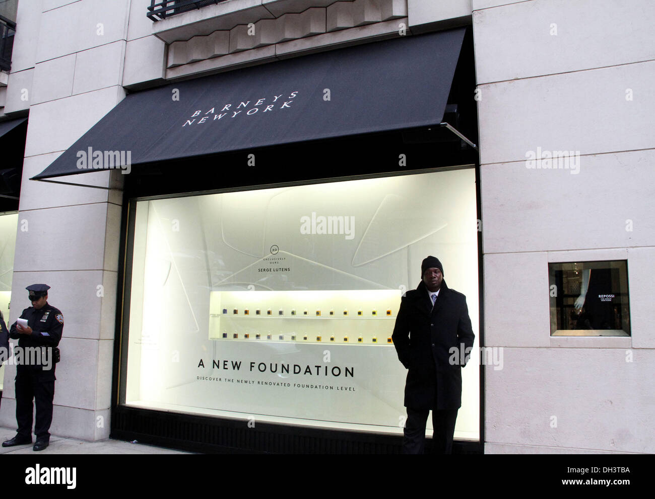 Barneys new york exterior hi-res stock photography and images - Alamy