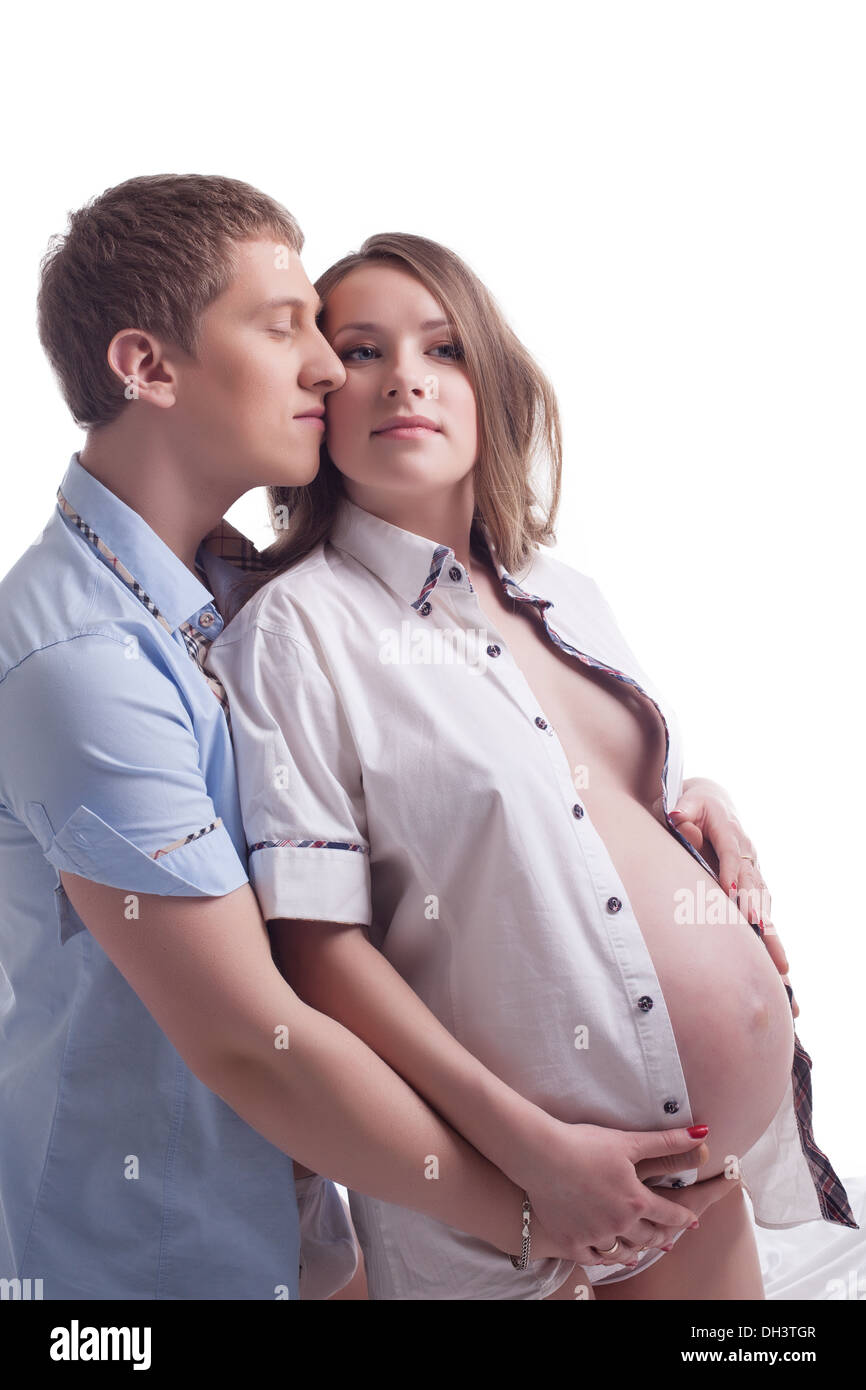 Врач лапает. Обнимает беременную. Мужчина обнимает беременную. Объятия беременных. Обнять беременную женщину.