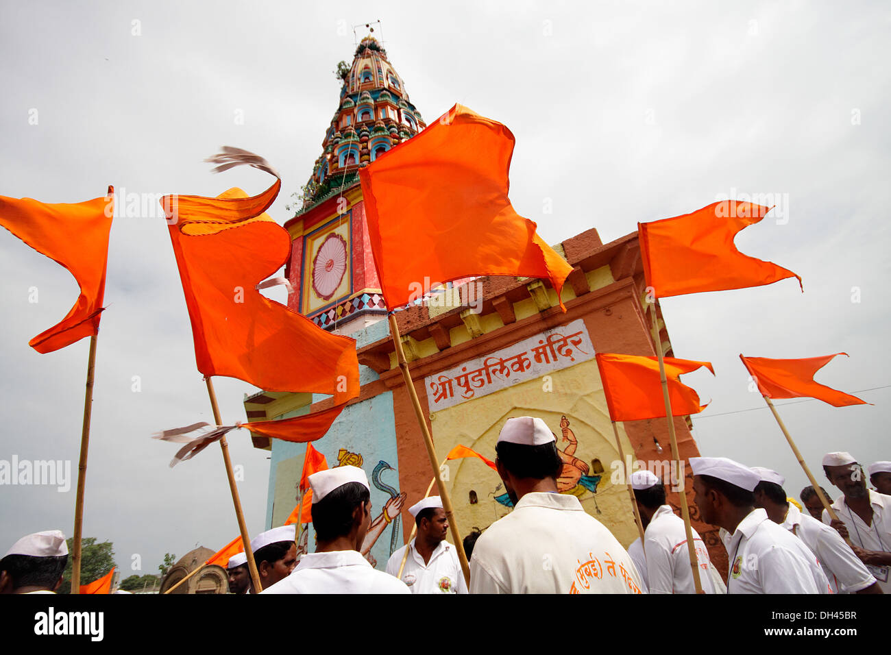 Saffron flags hires stock photography and images Alamy