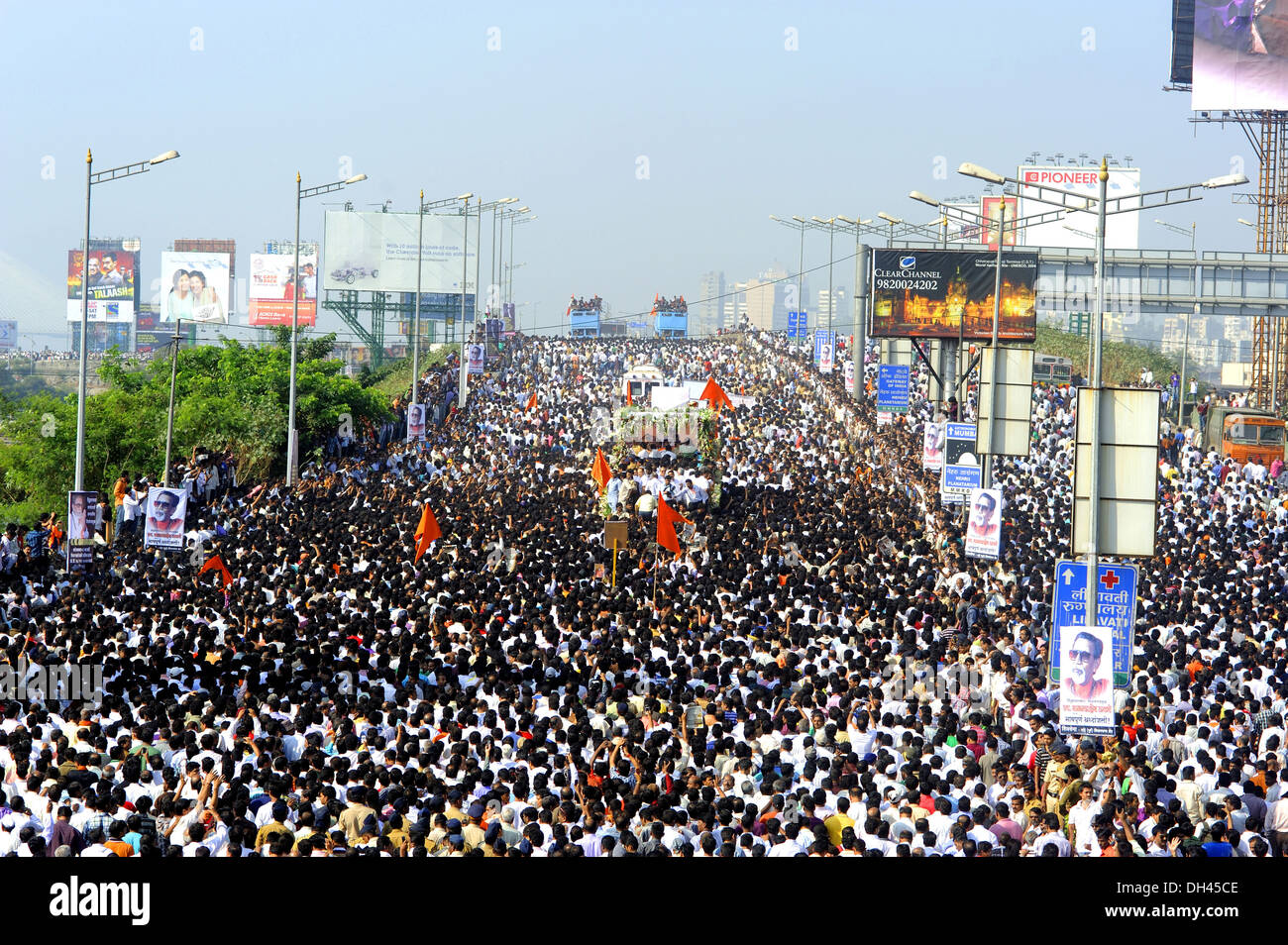 Funeral procession of Balasaheb Thackeray on Bandra Flyover mumbai maharashtra India Stock Photo