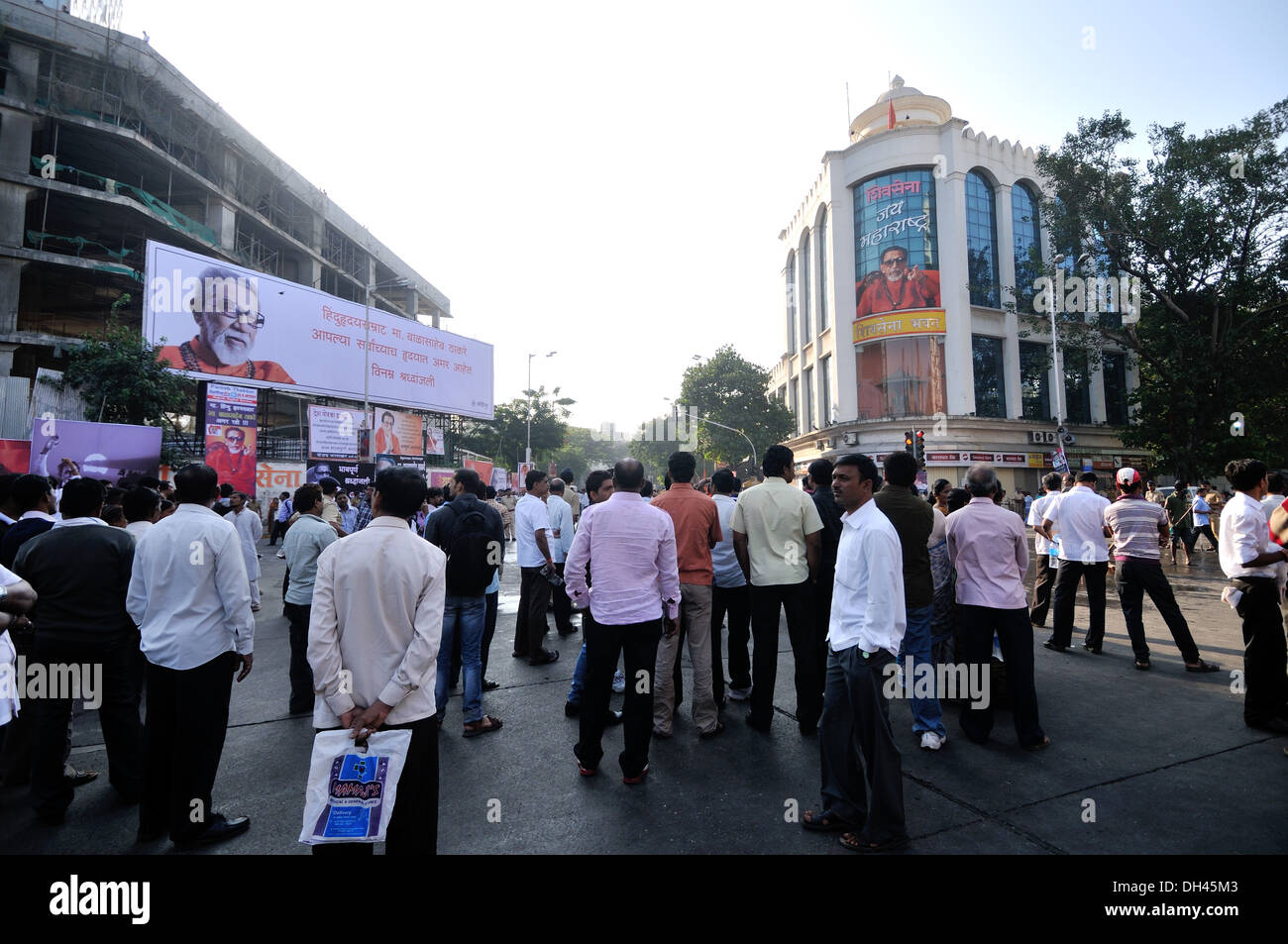 crowd of people waiting for Balasaheb Thackeray Funeral Procession outside Shiv Sena Bhavan at dadar mumbai maharashtra India november 2012 Stock Photo