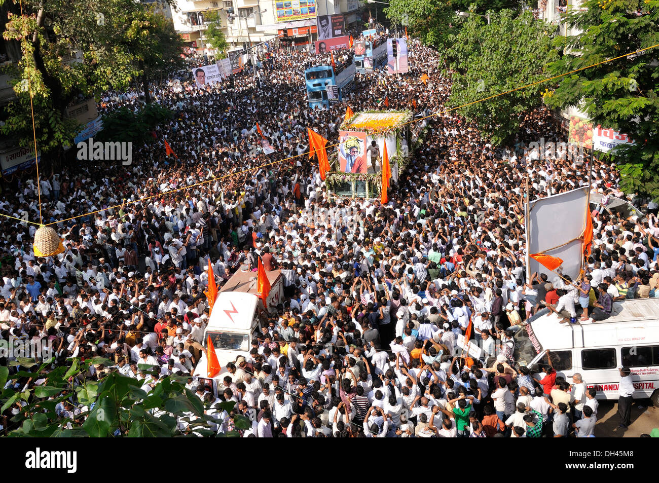Balasaheb Thackeray Funeral Procession trucks and crowds on road dadar mumbai maharashtra india November 2012 Stock Photo
