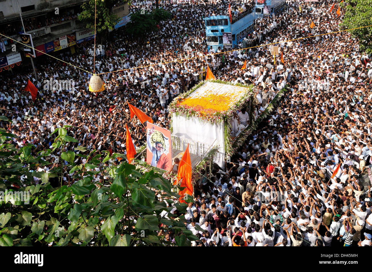 Balasaheb Thackeray Funeral Procession Crowd at Dadar mumbai maharashtra india November 2012 Stock Photo