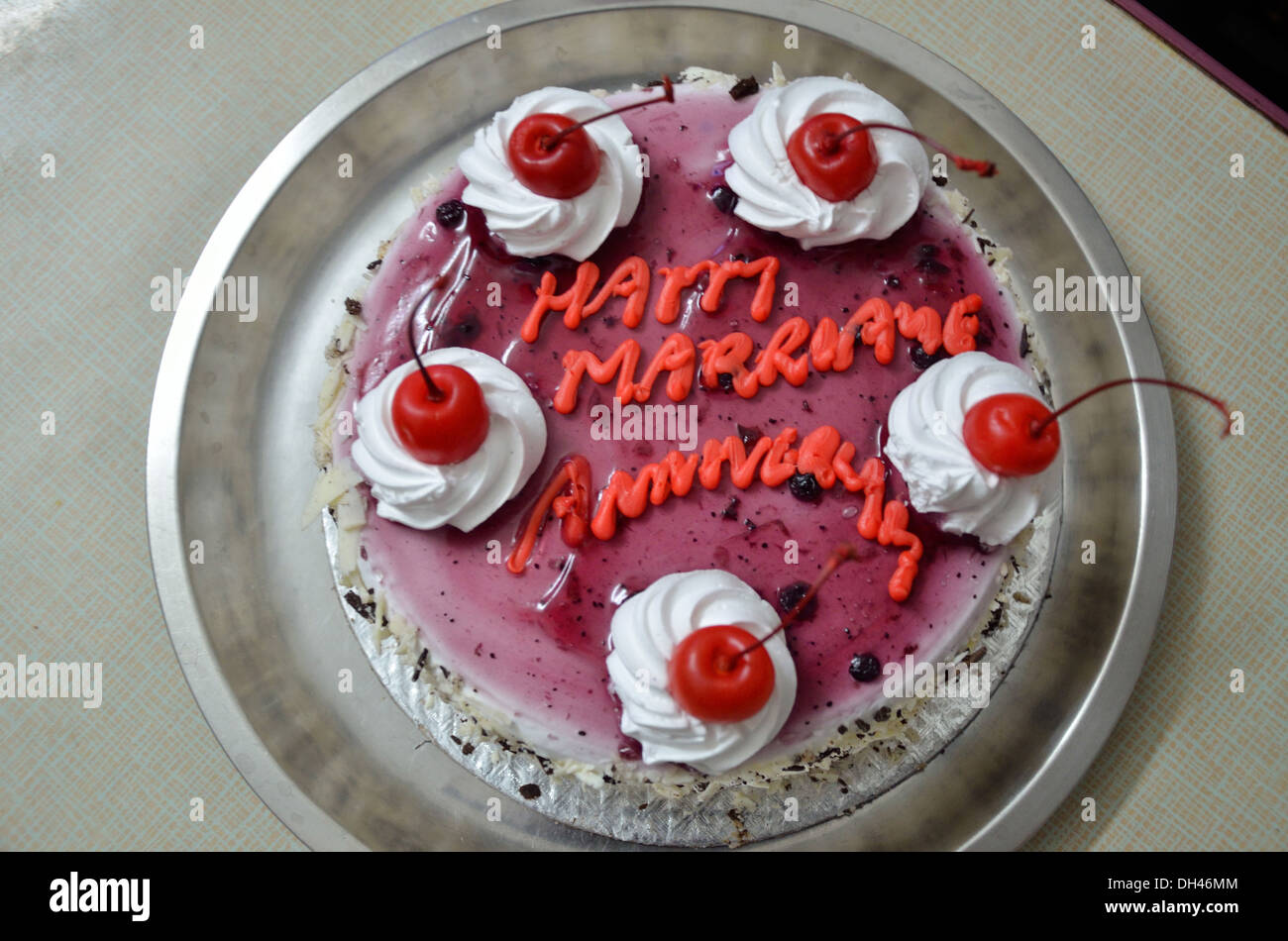 marriage wedding anniversary cake Stock Photo - Alamy