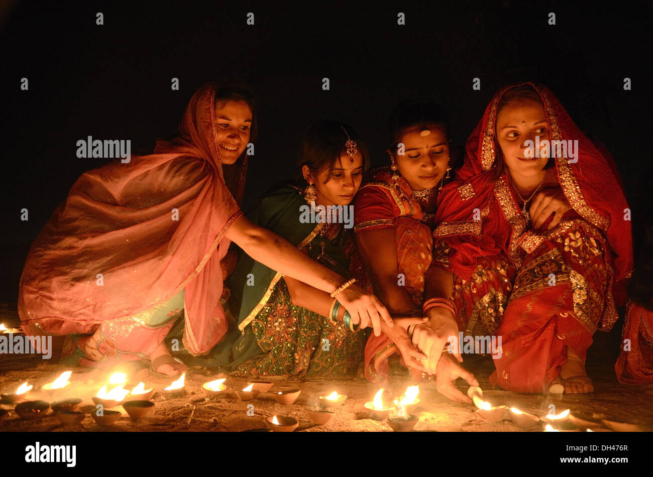 Indian women lighting oil lamps, Diwali festival of lights, Jodhpur, Rajasthan, India Stock Photo