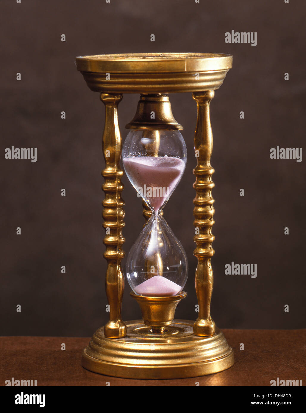 Hourglass with time display hi-res stock photography and images - Alamy