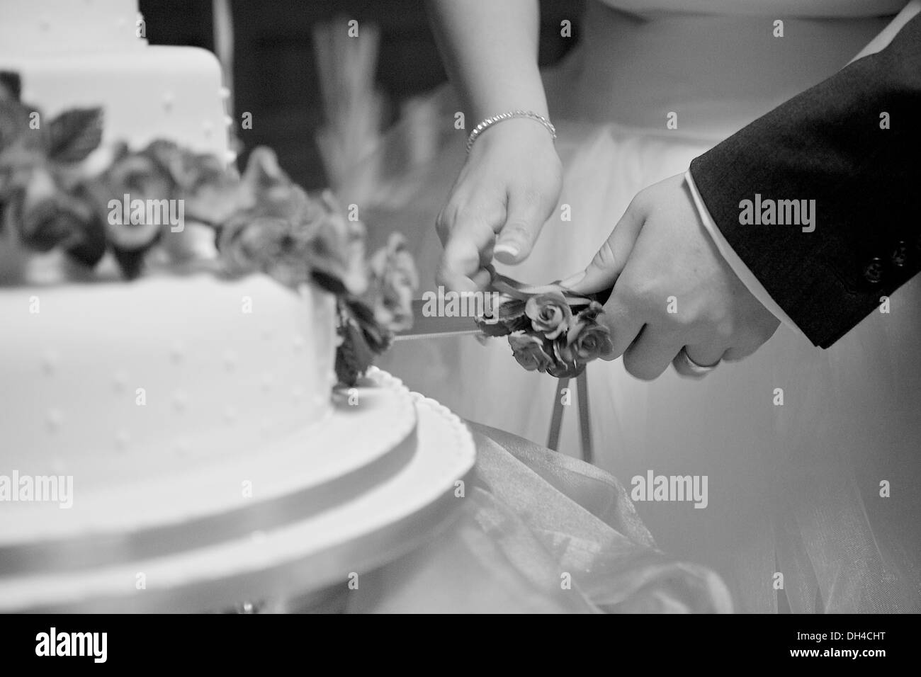 Bride and Groom Cutting wedding cake Stock Photo Alamy