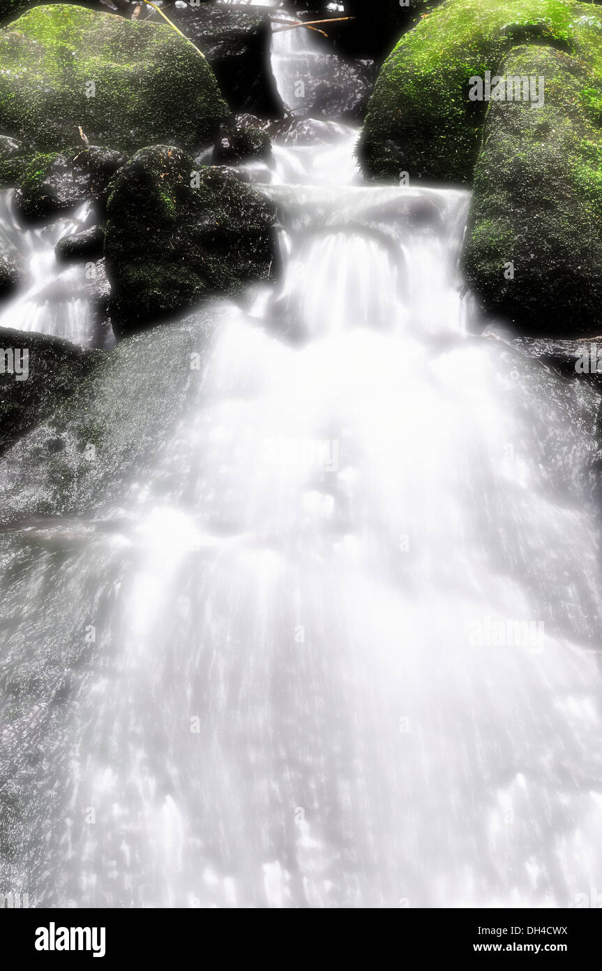 Water flowing on stone cascades hi-res stock photography and images - Alamy