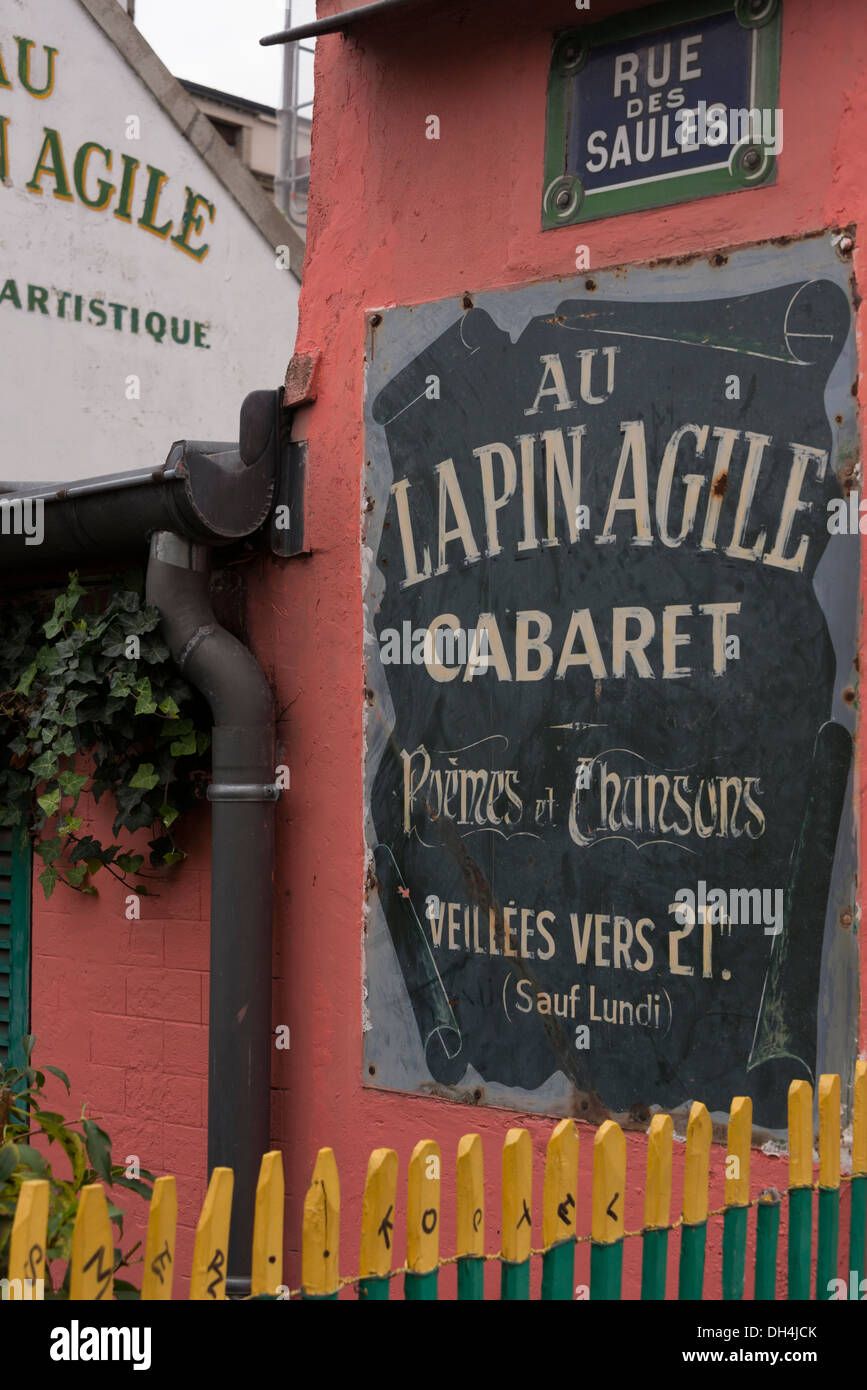 'Au Lapin Agile' night club in Montmartre, Paris - made famous by Edith Piaf Stock Photo