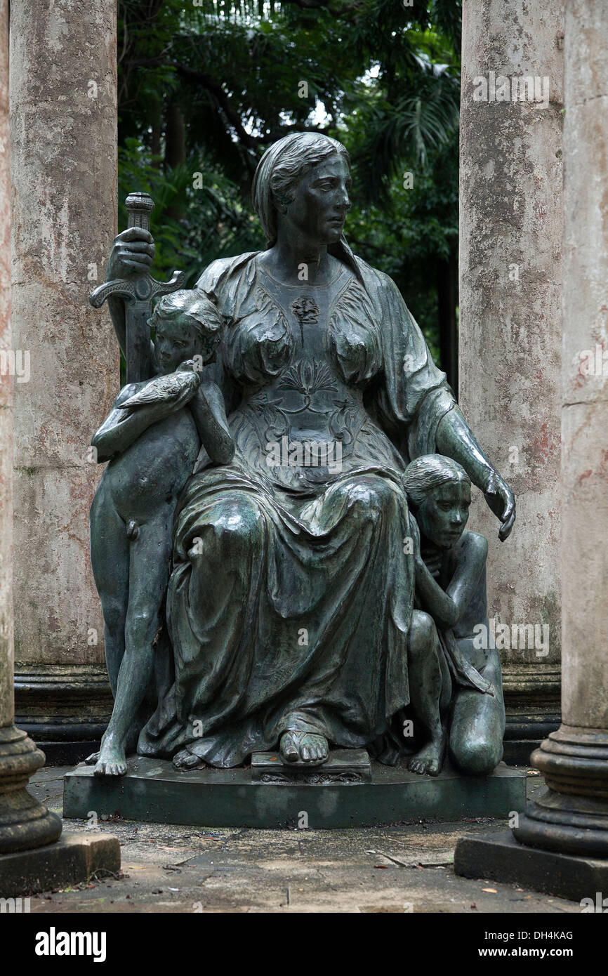 Queen Victoria, Bronze Statue at Veermata Jijabai Bhosale Udyan Mumbai