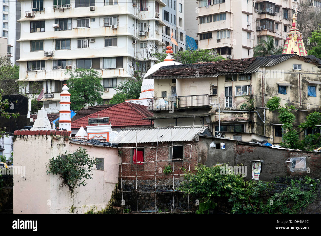 temple old houses and new buildings Banganga Tank Walkeshwar temple Mumbai Maharashtra India 2012 Stock Photo