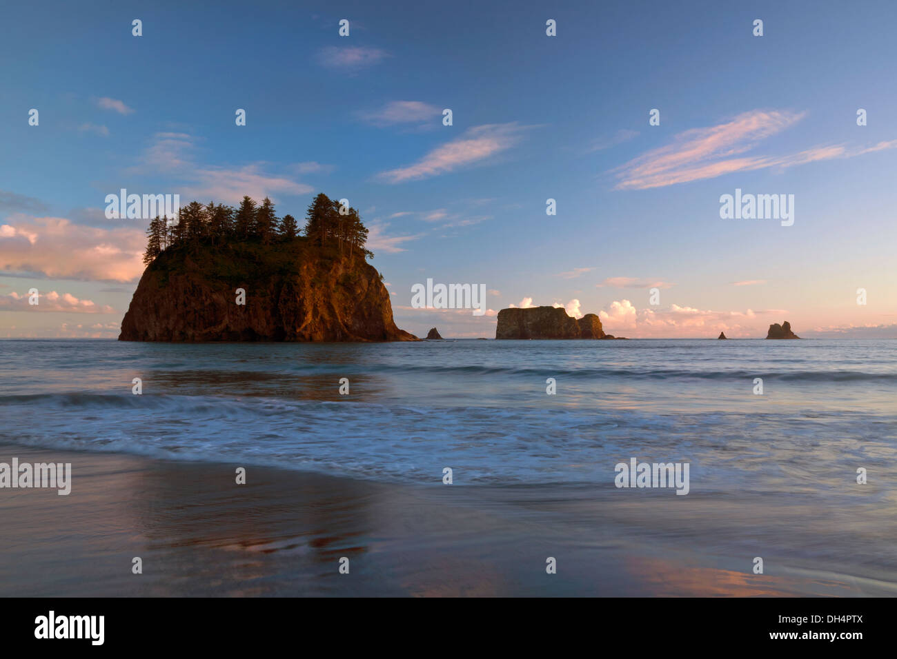 WASHINGTON Sunset over the Pacific Ocean at Second Beach in Olympic