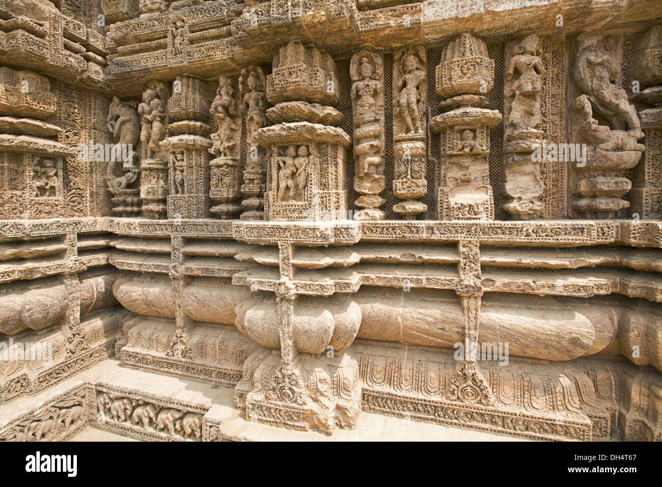 Carved Sculptures of dancers on wall, Konark Sun Temple, Orissa India. UNESCO world heritage site Stock Photo