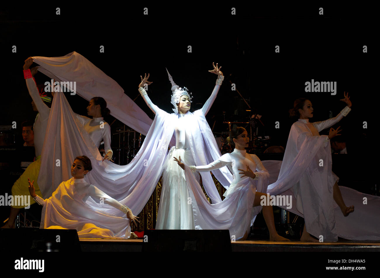 Bangkok, Thailand Oct. 31st, 2013. Traditional Thai dancers, on stage, put on Halloween show. Tawandang German micro-brewery. Credit:  Kraig Lieb / Alamy Live News Stock Photo