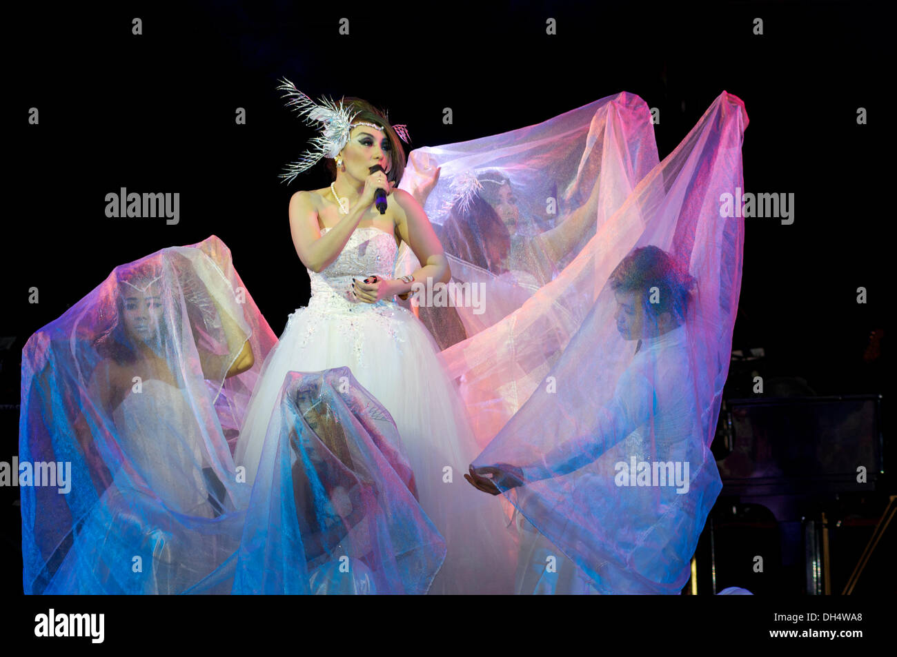 Bangkok, Thailand Oct. 31st, 2013. Thai dancers put on Halloween show. Tawandang German brewery Credit:  Kraig Lieb / Alamy Live News Stock Photo