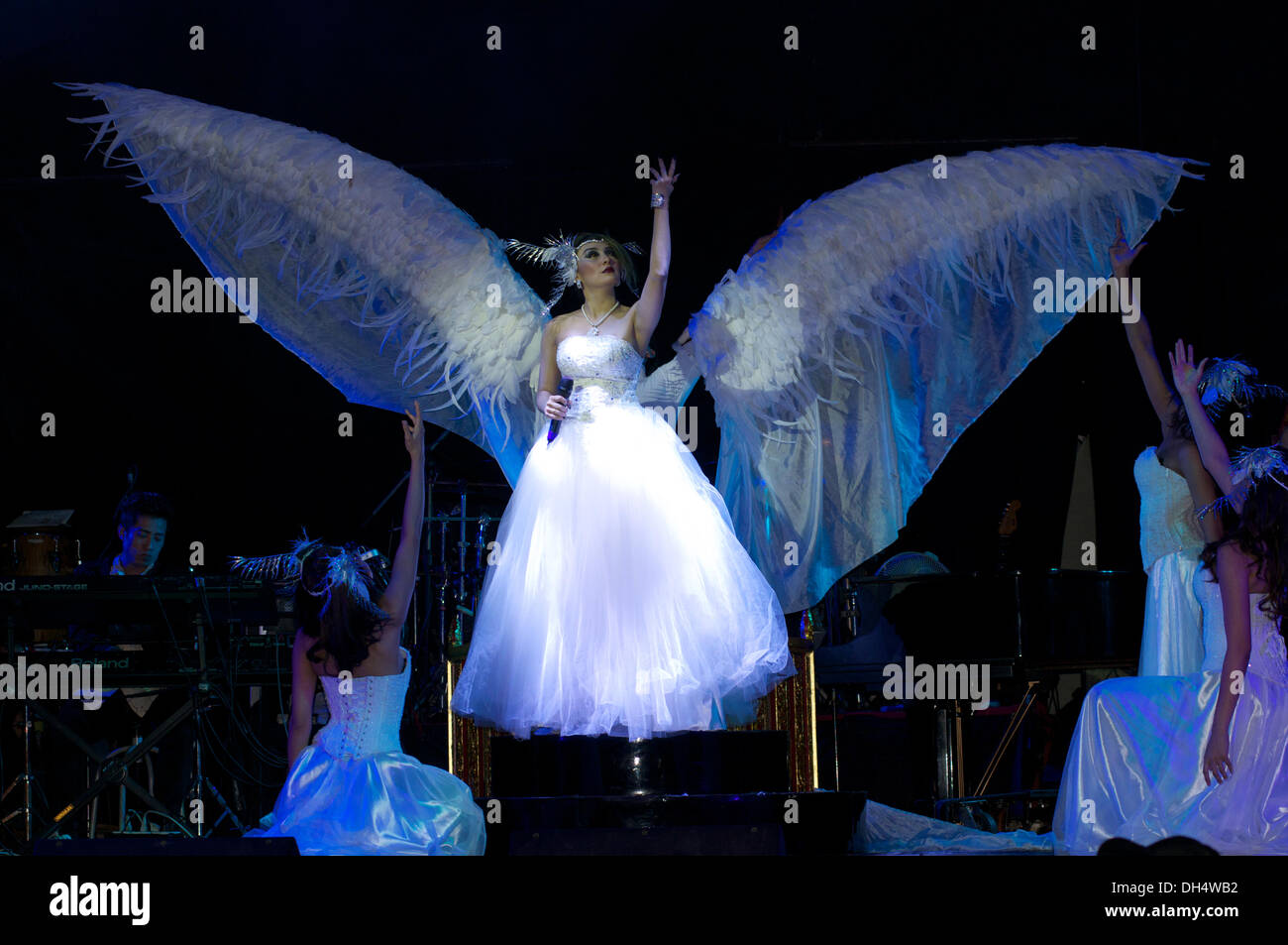 Bangkok, Thailand Oct. 31st, 2013. Thai dancers put on Halloween show, Tawandang German brewery, Rama 3 road, Bangkok, Thailand. Credit:  Kraig Lieb / Alamy Live News Stock Photo