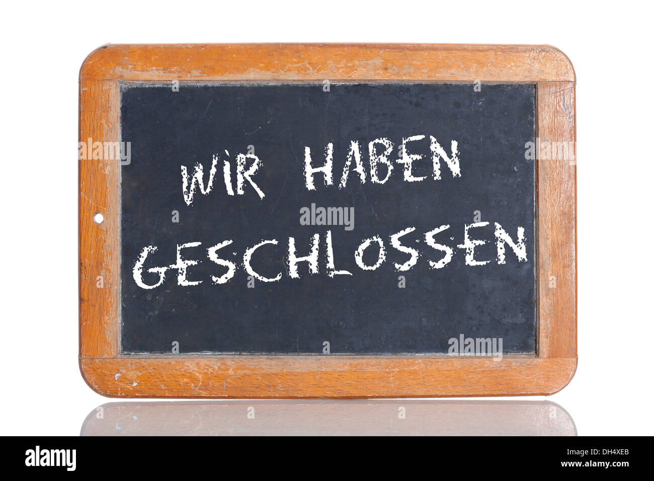 Old school blackboard with the words WIR HABEN GESCHLOSSEN, German for We are closed Stock Photo