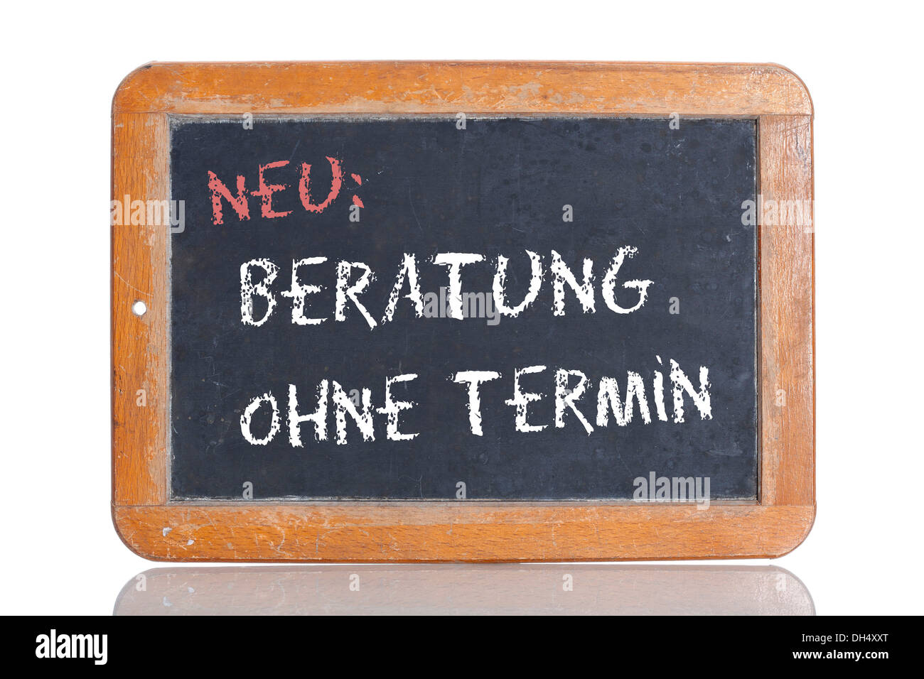 Old school blackboard with the words NEU: BERATUNG OHNE TERMIN, German for New: Consultation without appointment Stock Photo