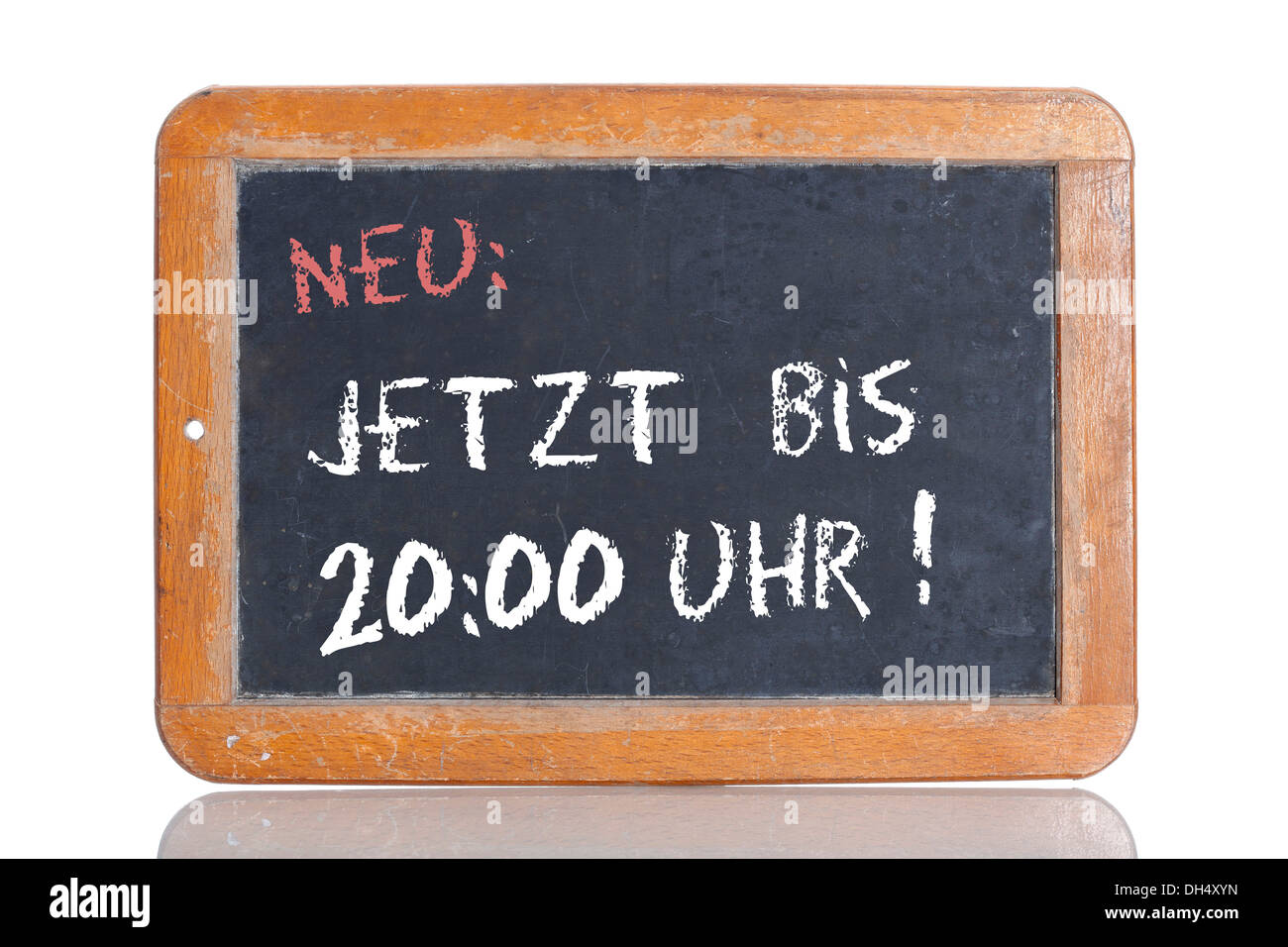 Old school blackboard with the words NEU: JETZT BIS 20:00 UHR!, German for New: Now open until 8 p.m. Stock Photo