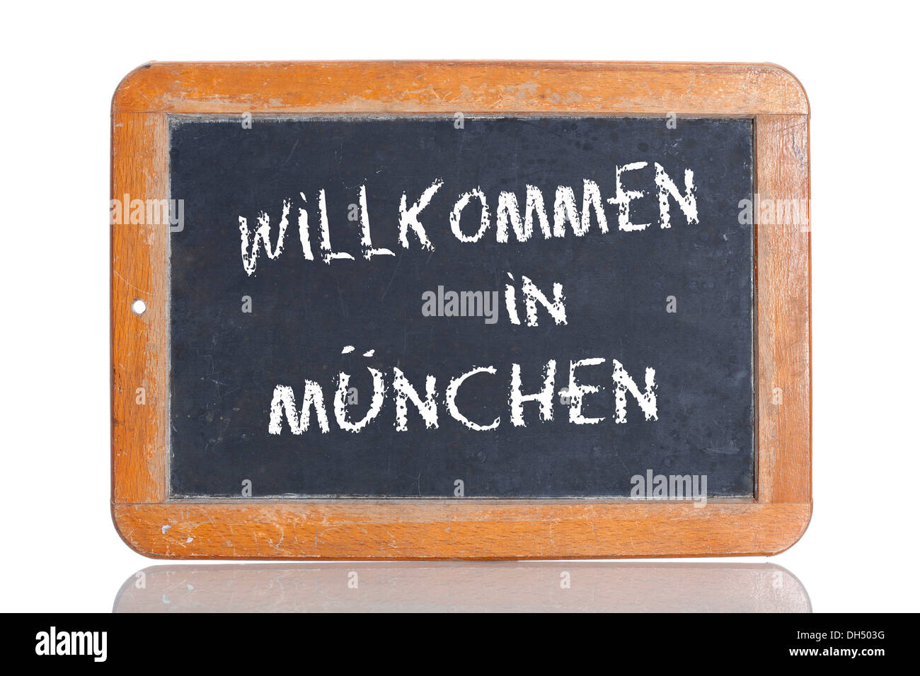 Old chalkboard, lettering "WILLKOMMEN IN MUENCHEN", German for