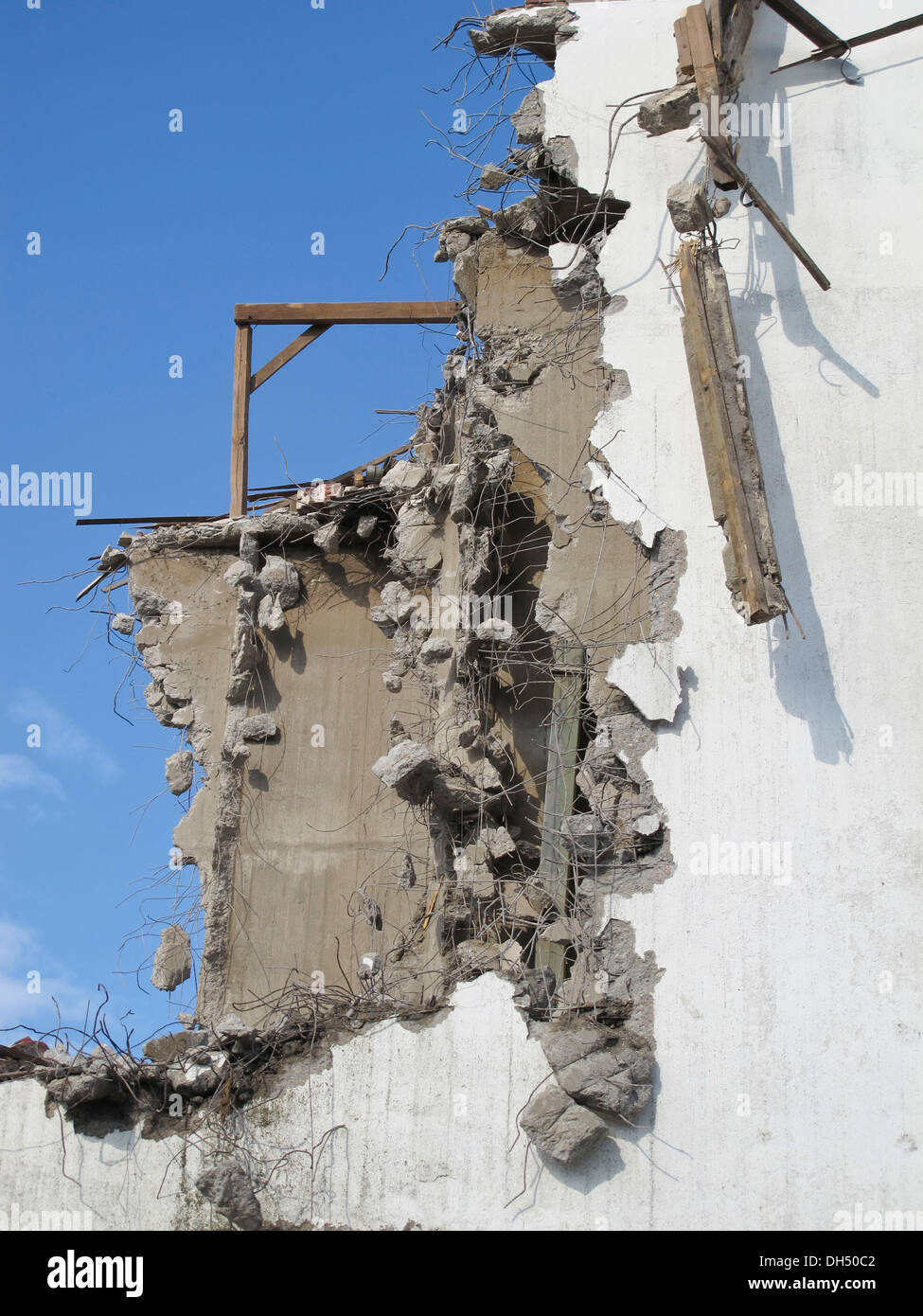 Half-demolished building ruin, VSE grain silo, Bienenbuettel, Lower Saxony Stock Photo