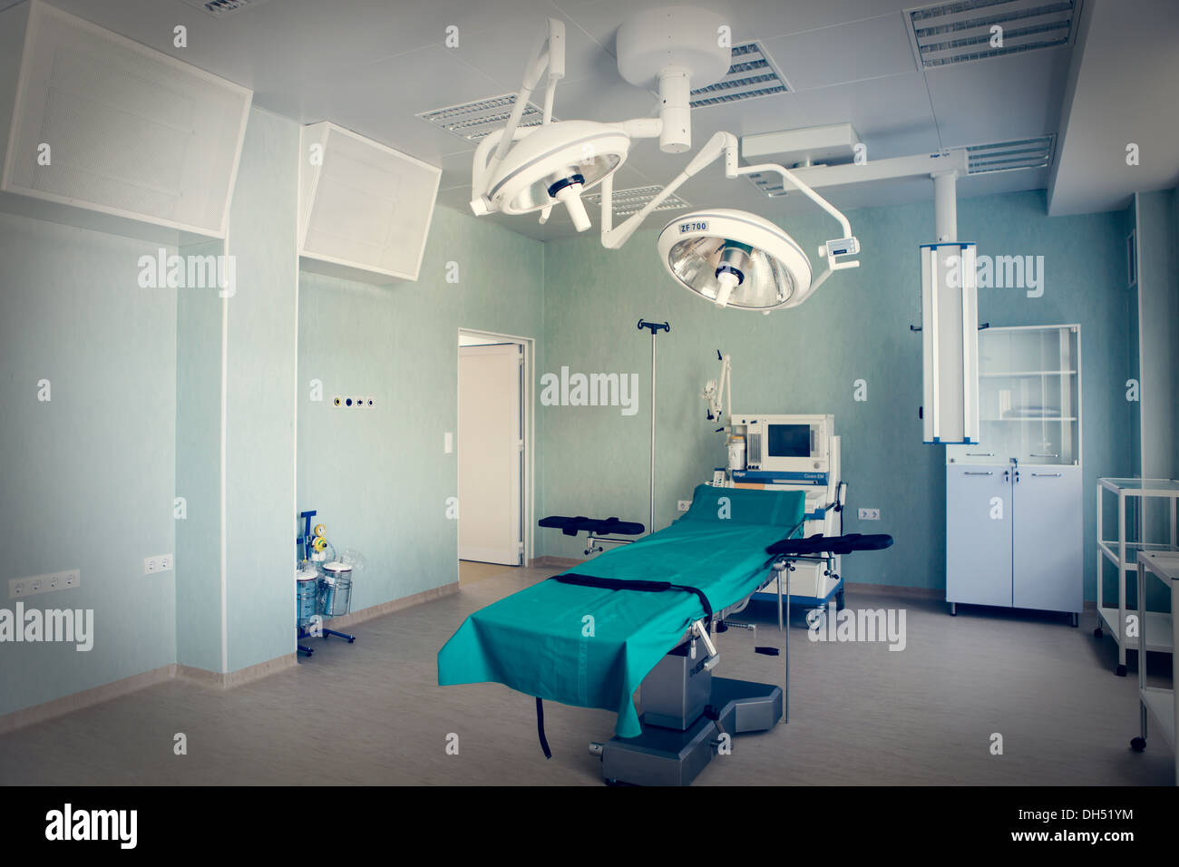 Green walls hospital room hires stock photography and images Alamy