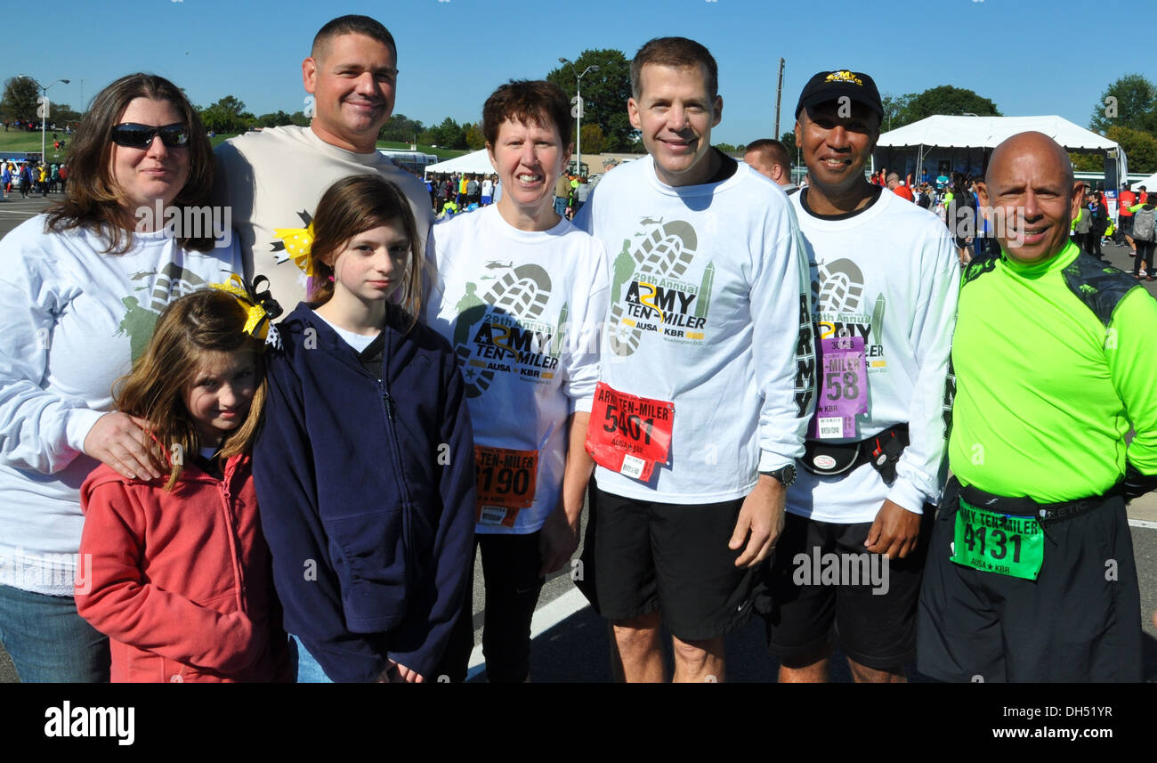 Staff Sgt. Daniel Burgess pauses for a photo with his wife Genette, daughters Gracie and Kaylee, Lt. Gen. and Mrs. Jeffrey Talley, Command Sgt. Major Luther Thomas and Maj. Gen. Luis Visot after finishing the Army Ten Miler today in Washington, DC. Burges Stock Photo