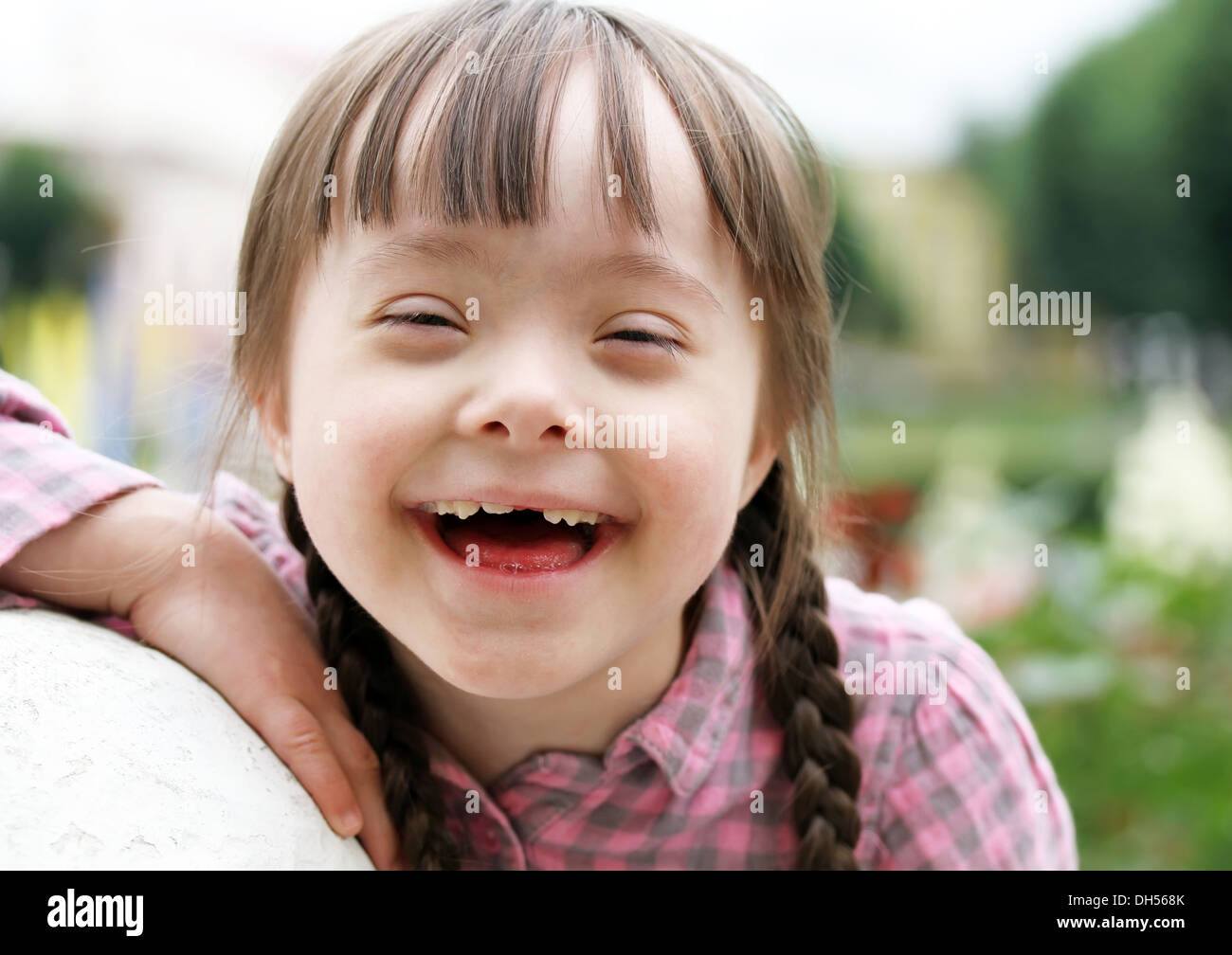Portrait of beautiful young girl smiling Stock Photo - Alamy