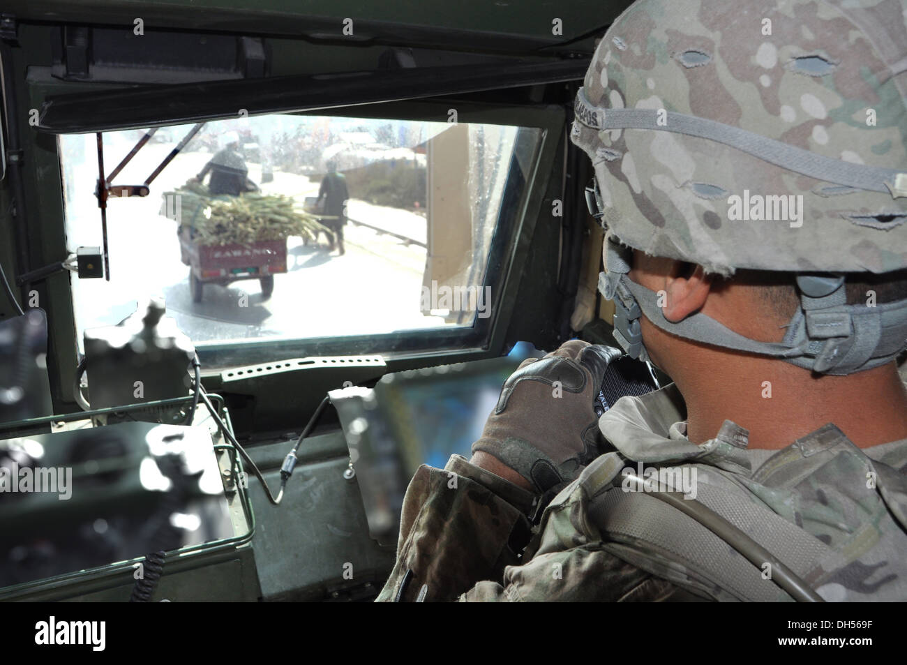 TRAFFIC COORDINATOR -- Staff Sgt. Franklin T. Pangelinan, squad leader for Headquarters Company, 1st Battalion, 294th Infantry Regiment, Guam Army National Guard, watches civilian traffic in downtown Kabul, Afghanistan and radios activity to his convoy la Stock Photo