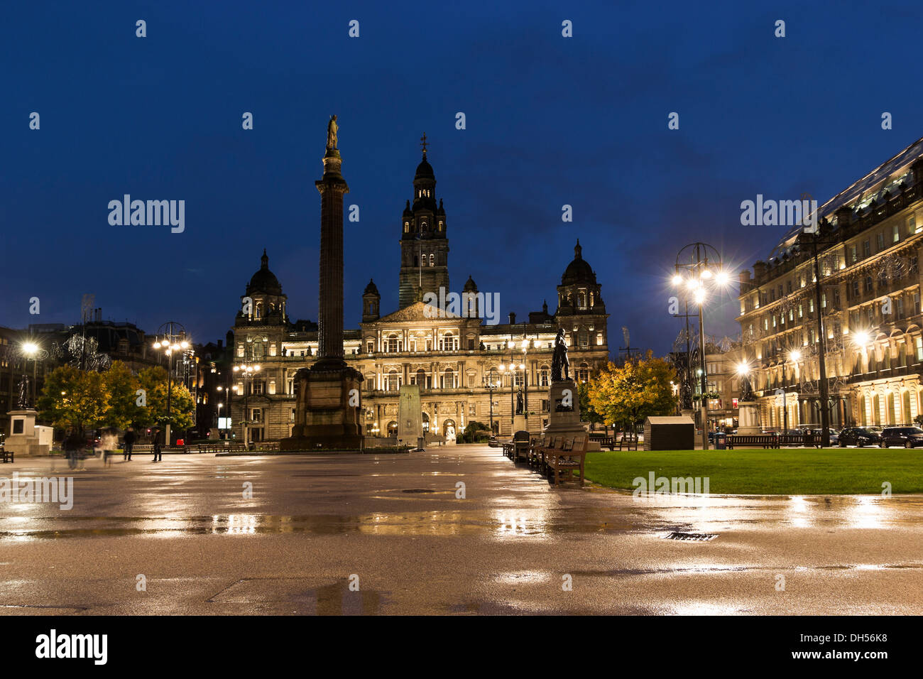 A night shot of George Square in the heart of Glasgow, Scotland, UK Stock Photo
