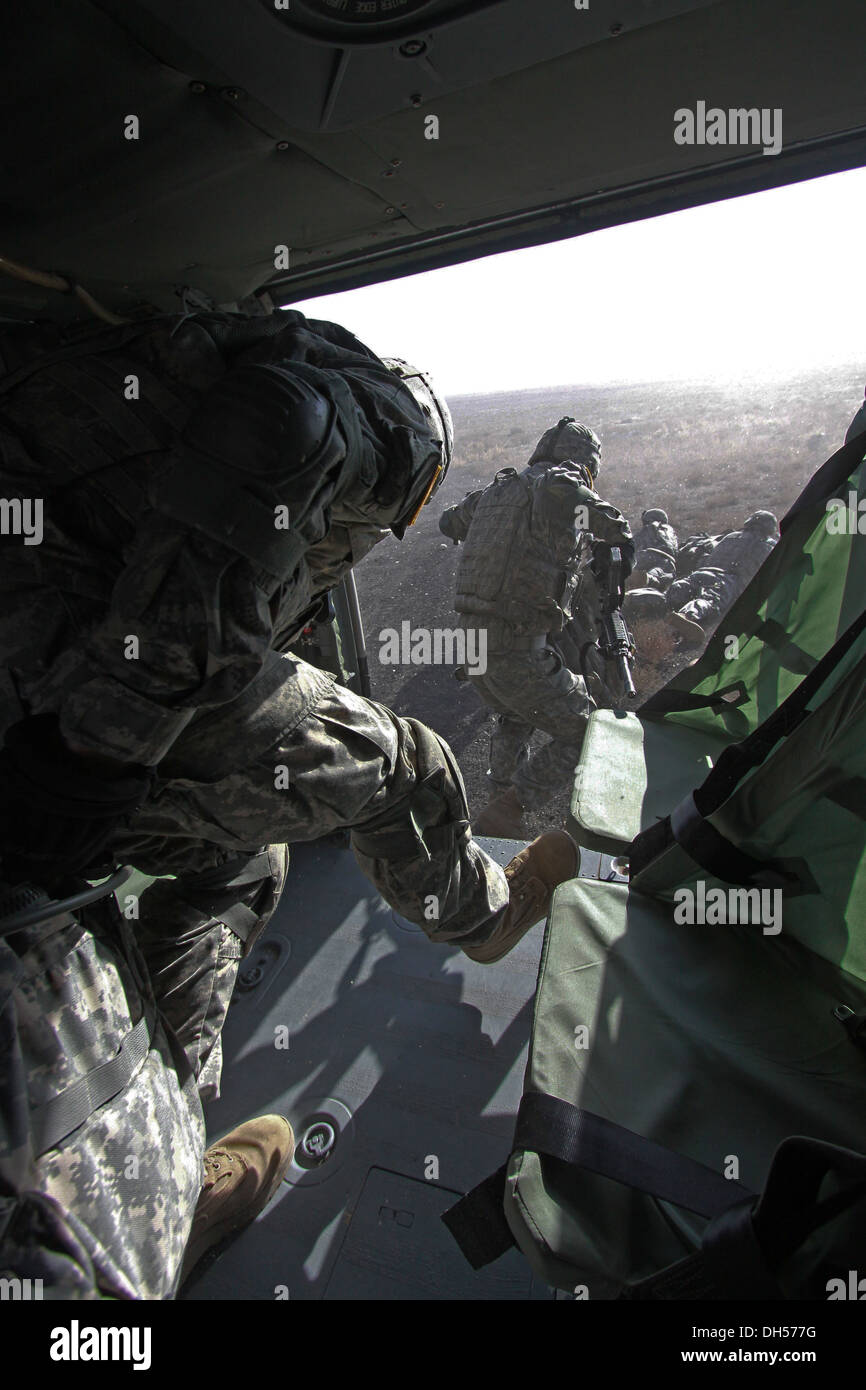 A UH-60M Black Hawk from 2-158th Assault Helicopter Battalion, 16th Combat Aviation Brigade inserts soldiers from Troop Comanche Stock Photo