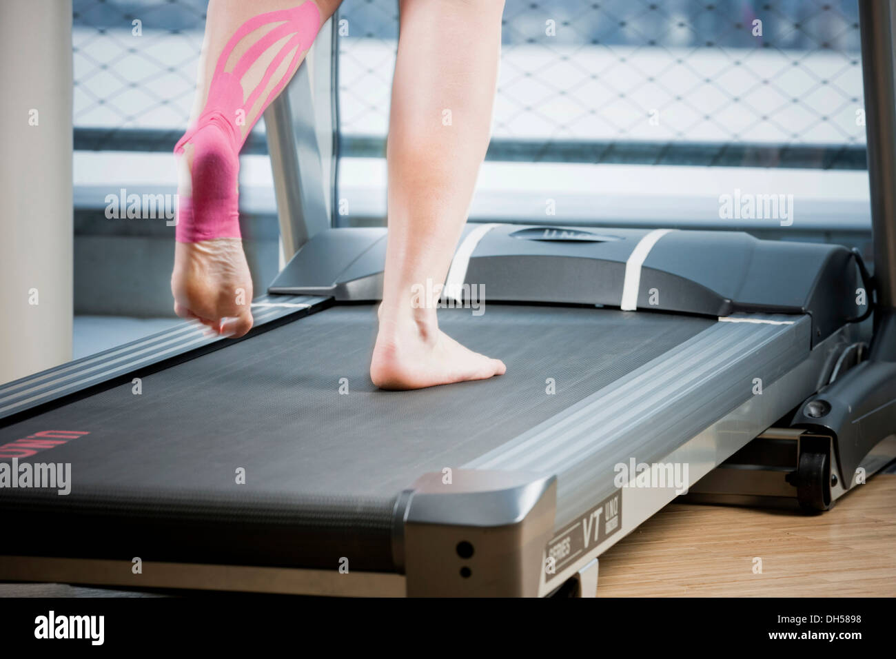 running barefoot on treadmill