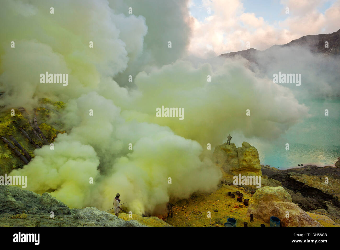 Sulfur miners mining sulfur at Ijen Volcano, Kawah ljen, Eastern Java, Java, Indonesia Stock Photo