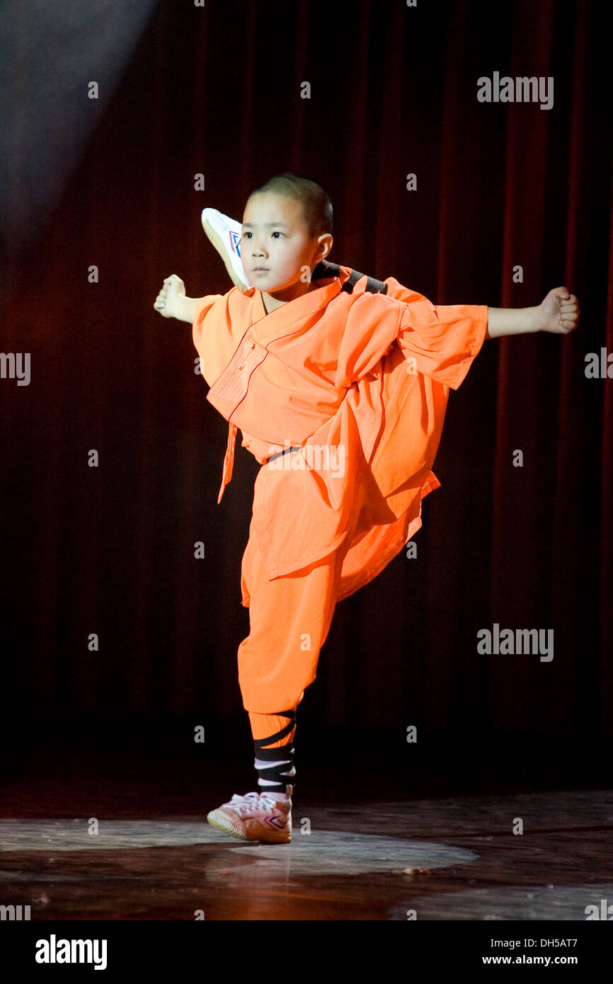Shaolin kung fu hi-res stock photography and images - Alamy