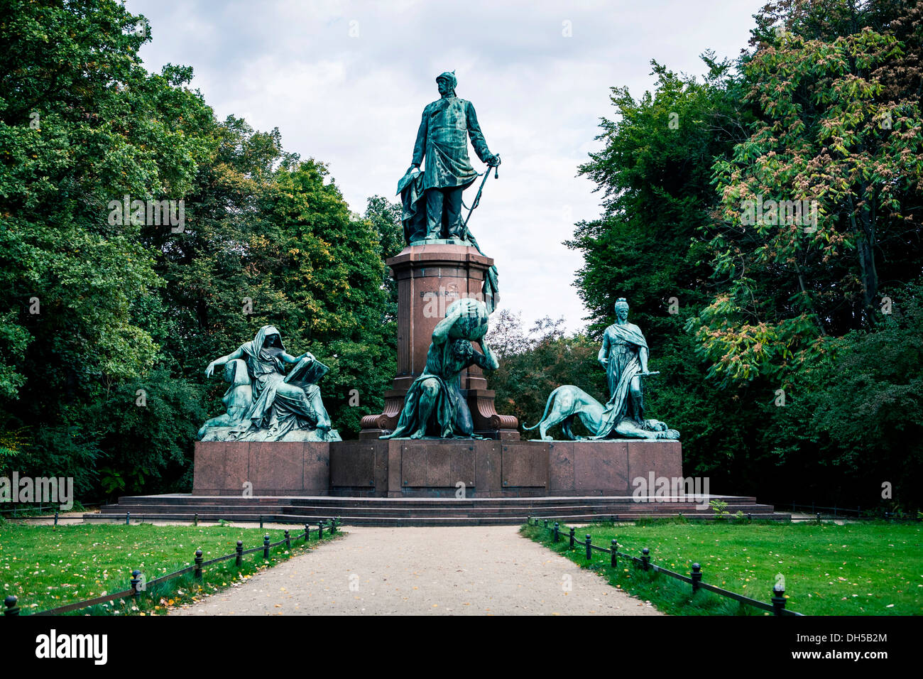 Tiergarten Berlin Statues