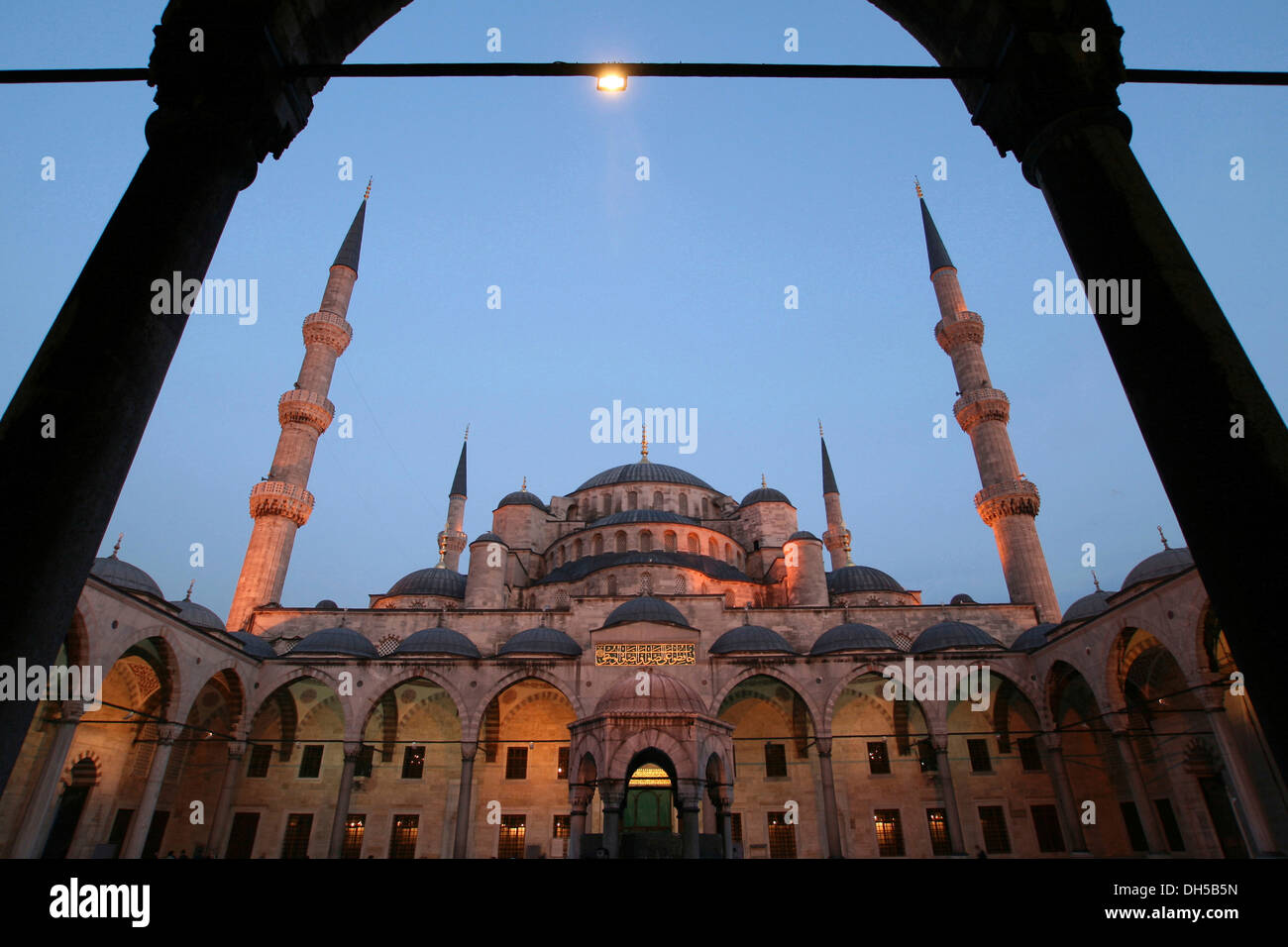 Blue Mosque at night, Sultan Ahmed Mosque, Sultanahmet Camii, Istanbul ...