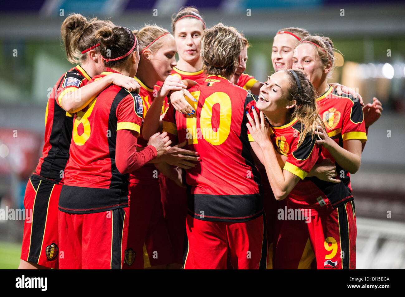 Antwerpen, Belgium. 31th October 2013. Belgium national team celebrating the 3-1 score after a goal from Belgium player Aline Zeler(red #10) in qualifying group stage game between Belgium and Portugal Credit:  Ruben Lamers/Alamy Live News Stock Photo