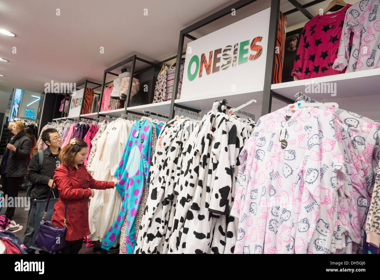 People shopping inside clothes hi-res stock photography and images Alamy
