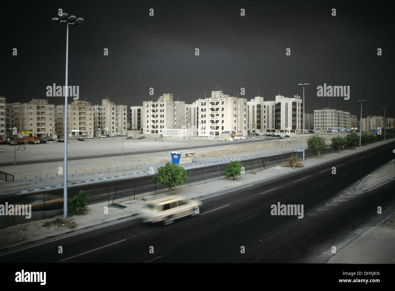 Kuwait oil fires hires stock photography and images Alamy