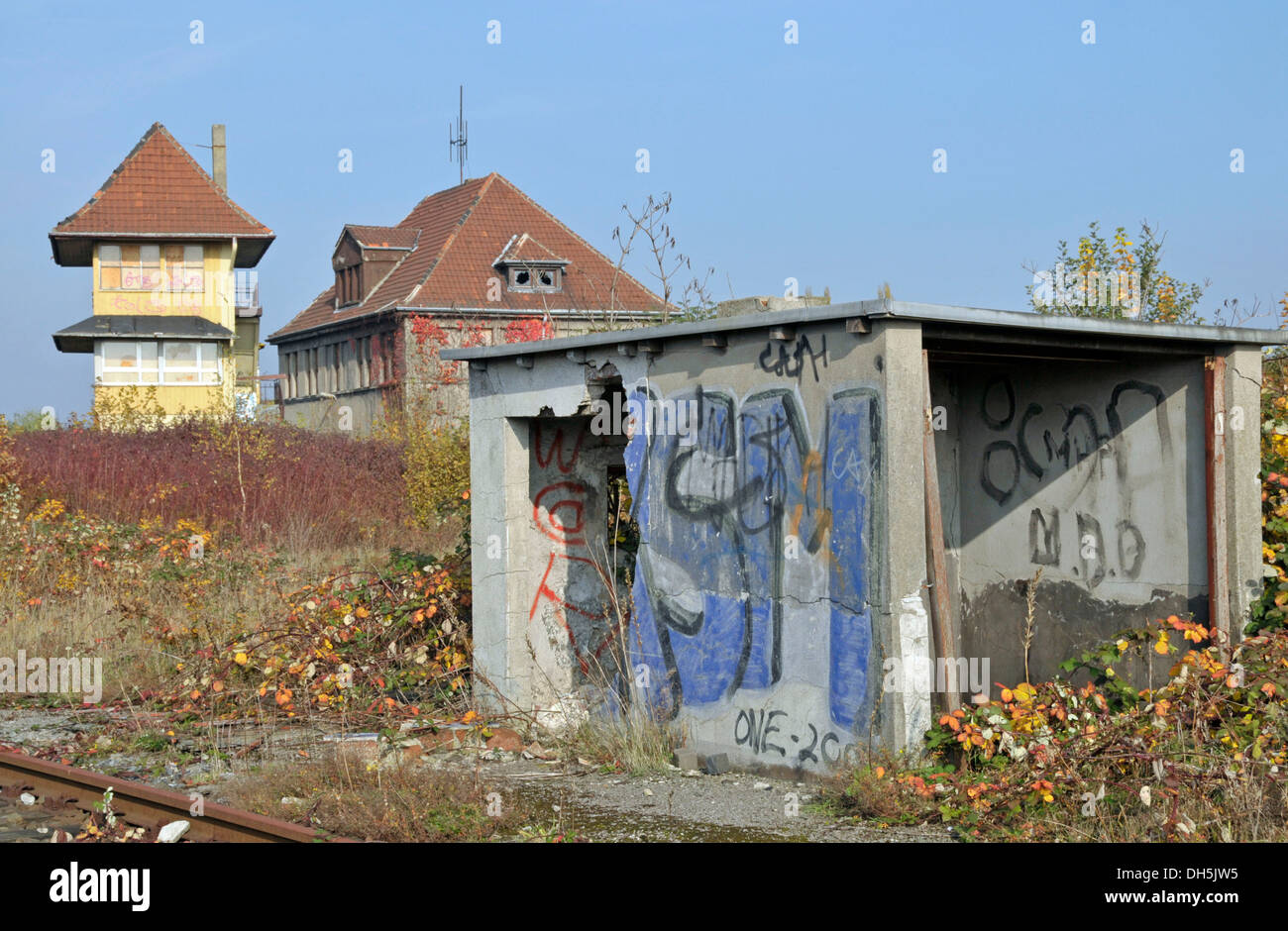 Dilapidated signal house in front of the old signal box from 1914, abandoned marshalling yard in Duisburg Wedau, an industrial Stock Photo