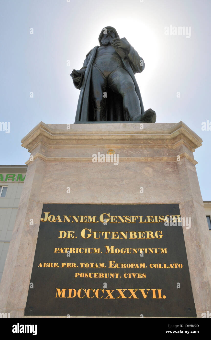Memorial to Johannes Gutenberg by Bertel Thorvaldsen ...