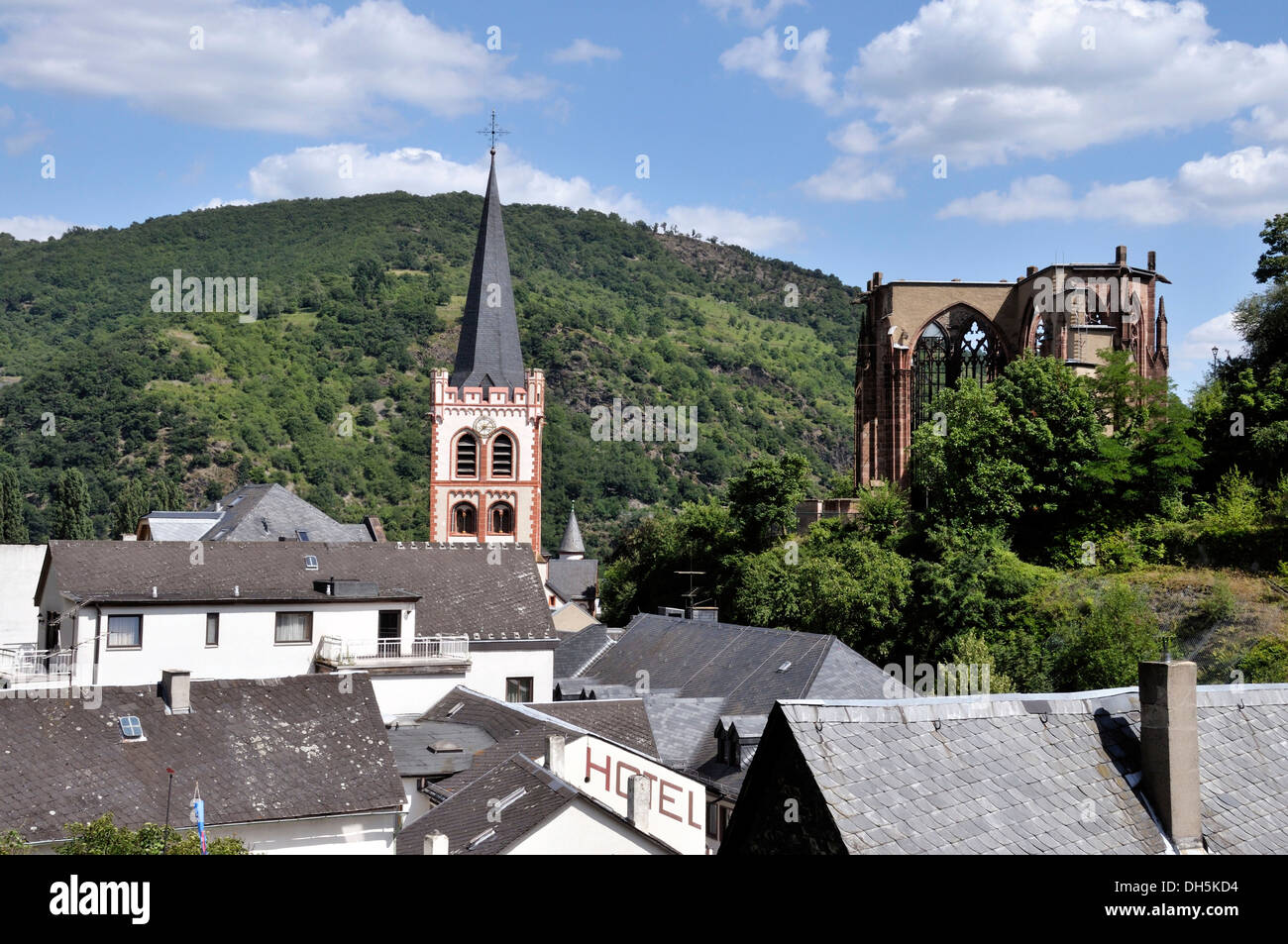 St. Peter's Church and the ruins of Werner Chapel in Bacharach, UNESCO World Heritage Site, Upper Middle Rhine Valley, Bacharach Stock Photo