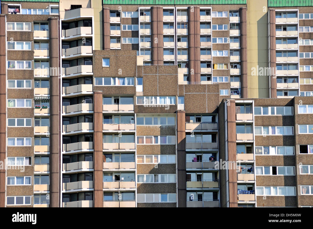 KoelnBerg, residential tower blocks, social hotspot in the Meschenisch ...