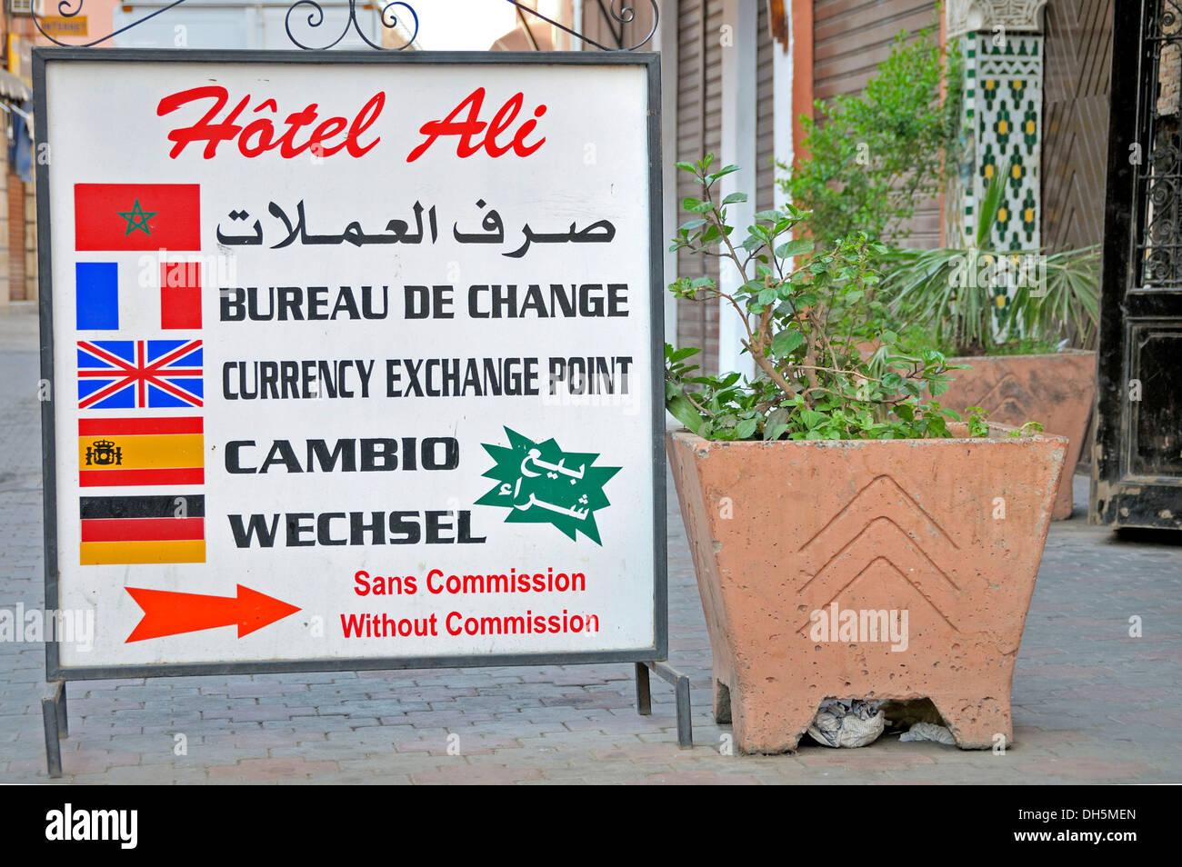 Sign, currency exchange office, in five languages, Marrakech, Morocco, Africa, PublicGround Stock Photo