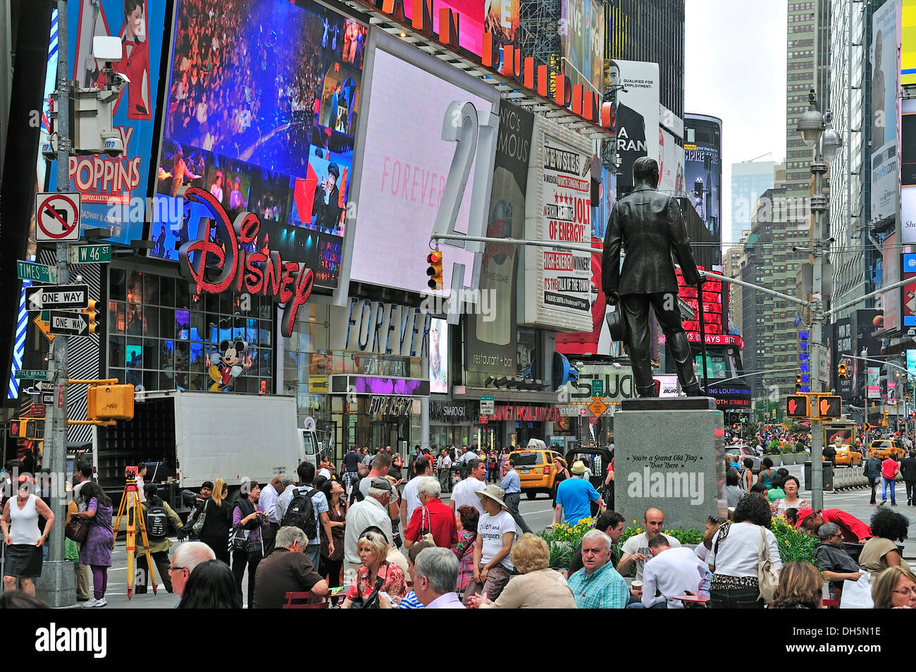 Statue of the composer, dramatist and actor George M Cohan in Times Square, Midtown Manhattan, New York City, New York, USA Stock Photo