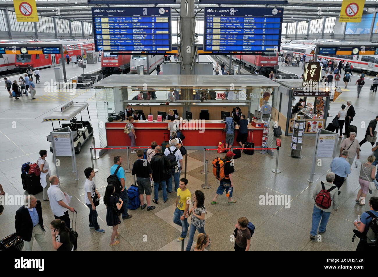Munich Passengers Platform Train High Resolution Stock Photography And Images Alamy