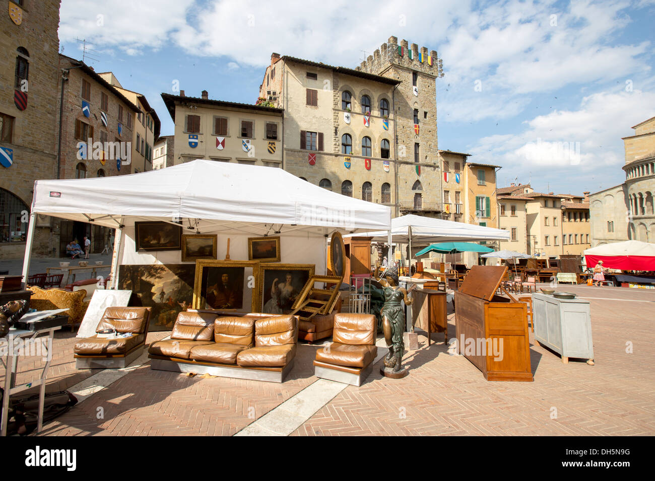 Antiques market italy hi res stock photography and images Page 3